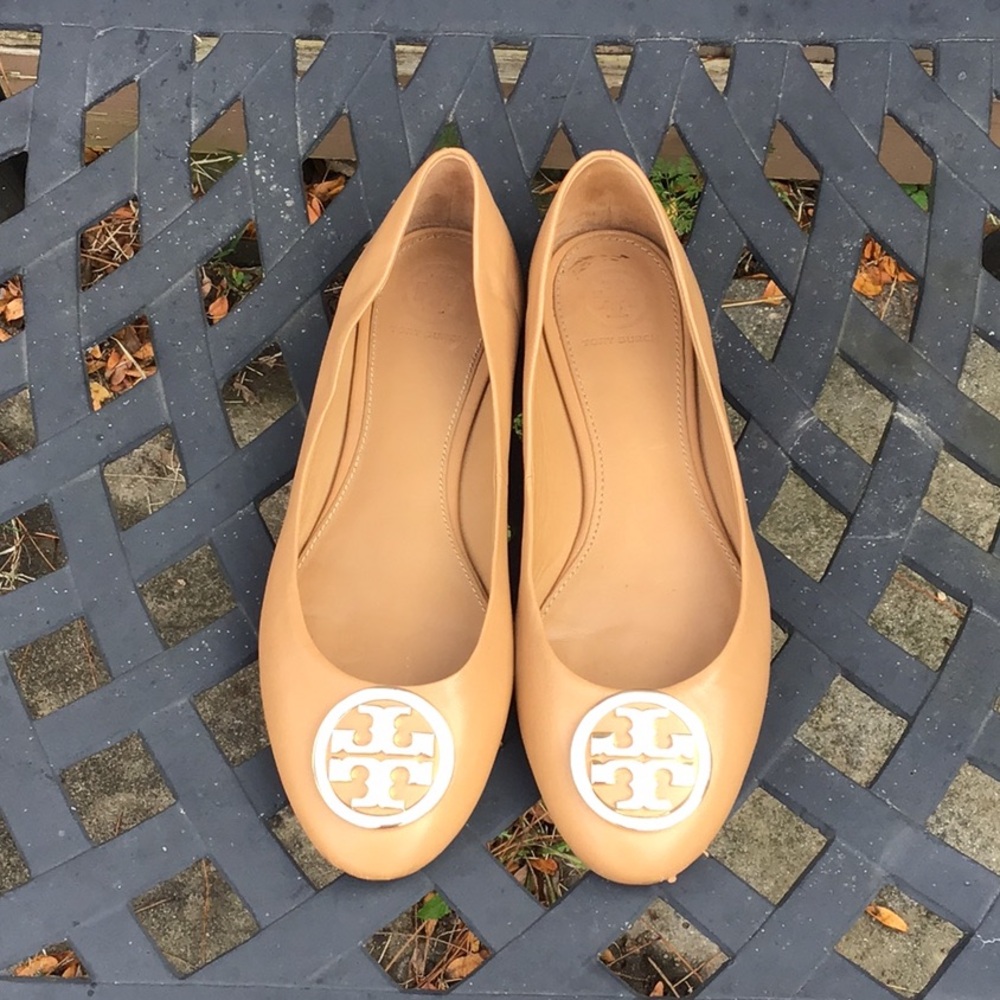 Tory Burch Tan Leather Logo Ballet Flats - Picture 2 of 8